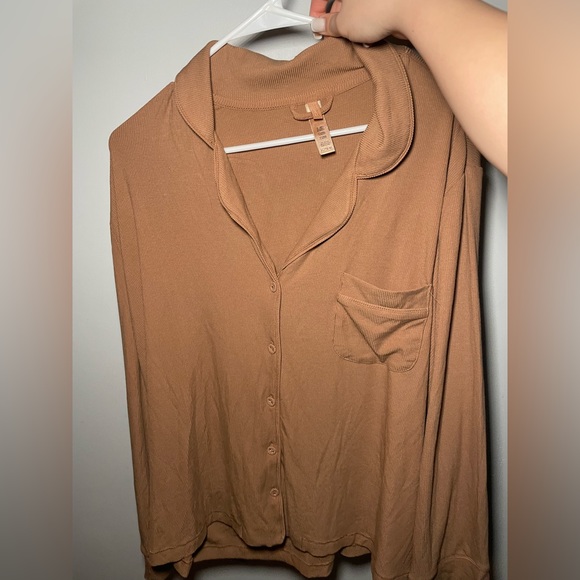 SKIMS Soft Lounge Sleep Set | Camel - Picture 3 of 10